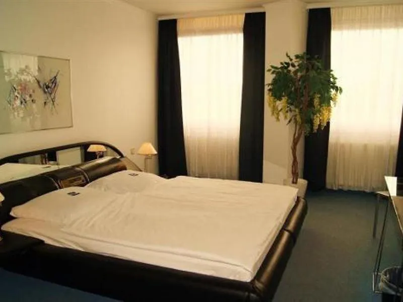Hotel Berliner Baer 3*, Berlin